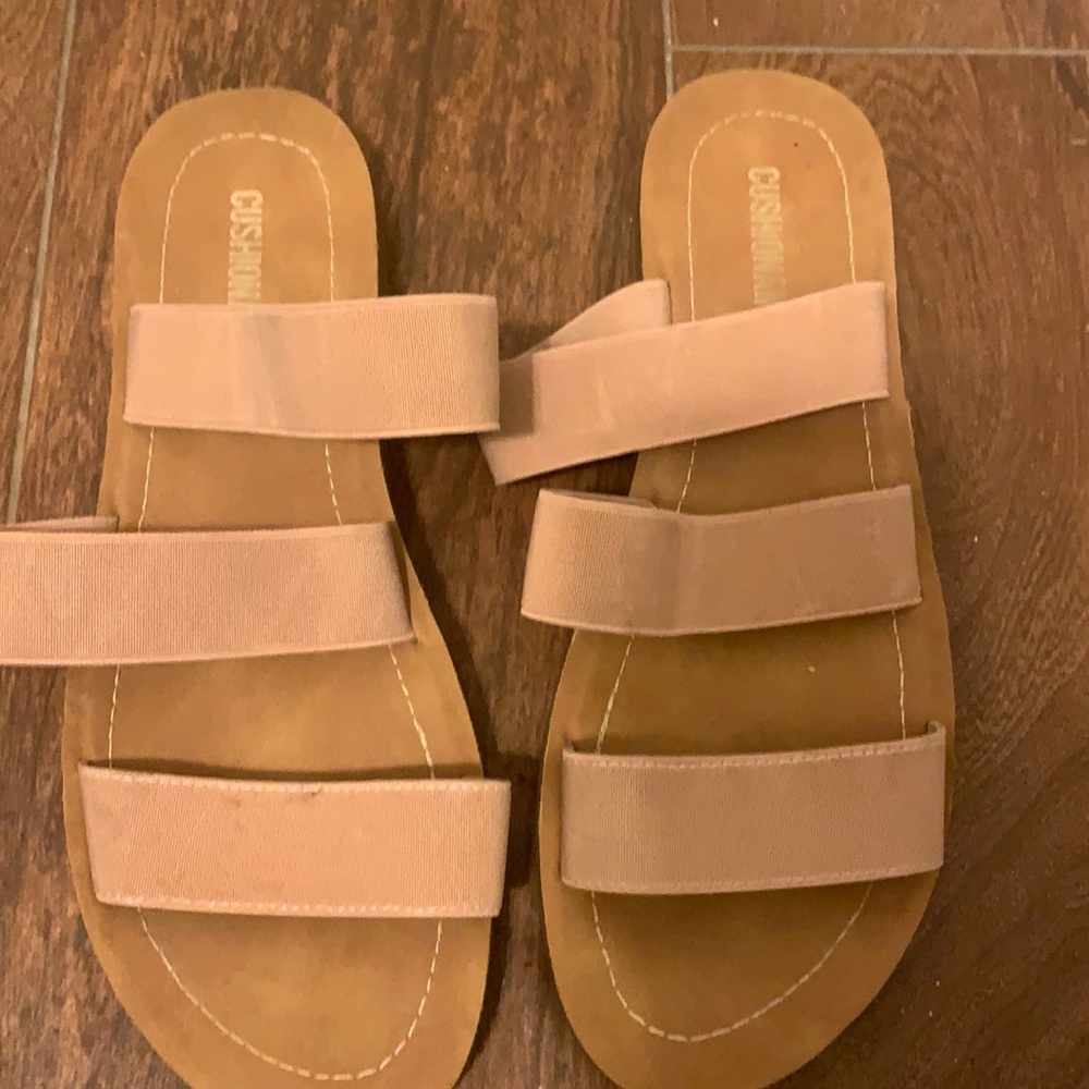 Women’s flat sandals